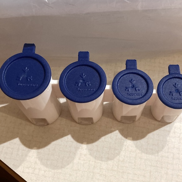 Tupperware miniature one touch canister coin holder - Picture 2 of 4